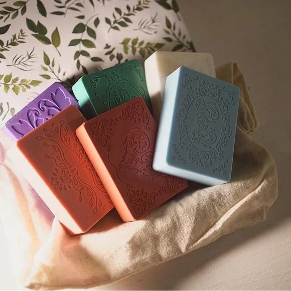 Brush cleansing soap - Picture 1 of 2